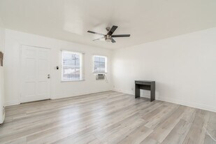 Gateway Glendale in Glendale, CA - Building Photo