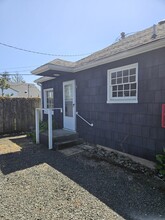 2149 S Edgewood St in Seaside, OR - Foto de edificio - Building Photo
