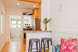 221 43rd St, Unit 221 43rd Street in Manhattan Beach, CA - Building Photo - Building Photo