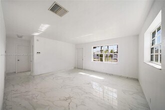 2709 NW 54th St in Fort Lauderdale, FL - Building Photo - Building Photo