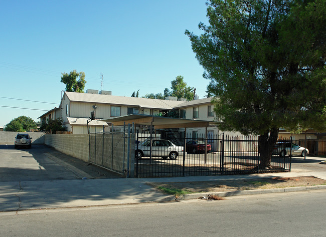 2630 W Andrews Ave in Fresno, CA - Foto de edificio - Building Photo