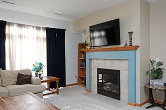 672 Cobblestone Way in Shakopee, MN - Foto de edificio - Building Photo