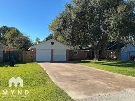 1911 Bogatto St in La Marque, TX - Building Photo