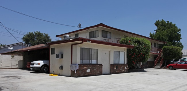 10325 Lower Azusa Rd in Temple City, CA - Foto de edificio - Building Photo