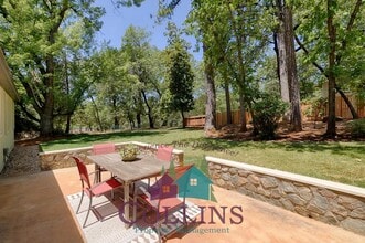 11384 Francis Dr in Grass Valley, CA - Building Photo - Building Photo