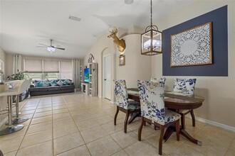 8339 Canterbury Lake Blvd in Tampa, FL - Foto de edificio - Building Photo