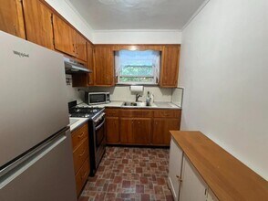 39-12 49th St in Queens, NY - Foto de edificio - Building Photo