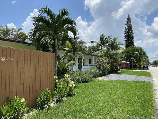 1344 NE 16th Ave-Unit -A in Fort Lauderdale, FL - Building Photo - Building Photo