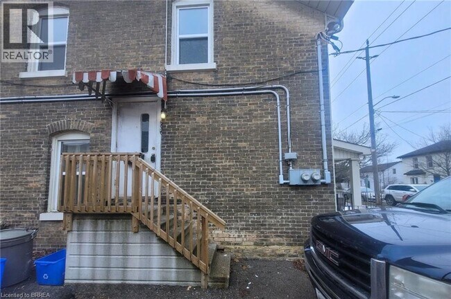 65 East Ave in Brantford, ON - Building Photo - Building Photo