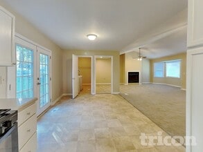 8977 Tweeddale Dr in Winston, GA - Foto de edificio - Building Photo