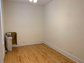 1045 W Barry Ave, Unit 1 in Chicago, IL - Foto de edificio - Building Photo