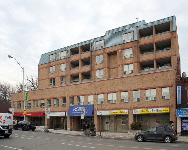 1709 Bloor St W in Toronto, ON - Building Photo - Building Photo