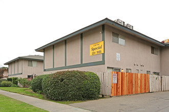 Chapparal Apartments in Fresno, CA - Building Photo - Building Photo