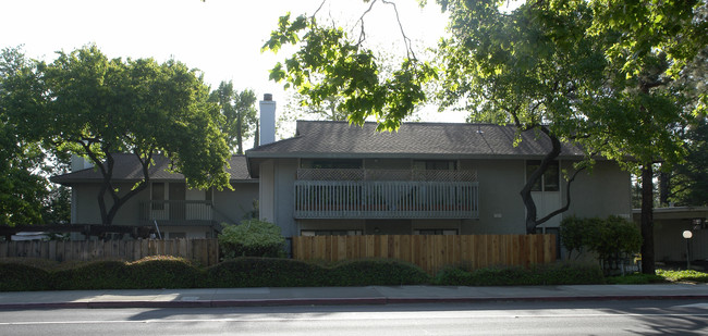 1940 Camino Verde in Walnut Creek, CA - Foto de edificio - Building Photo