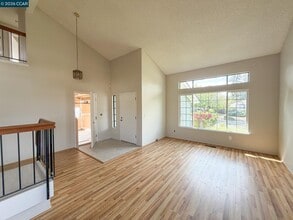 118 Meadowlark Way in Hercules, CA - Building Photo - Building Photo
