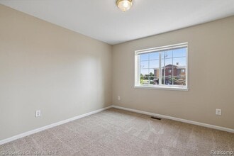 22009 Fairlane Blvd in Woodhaven, MI - Foto de edificio - Building Photo