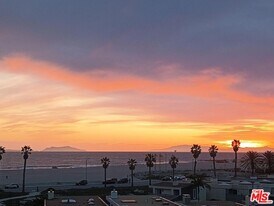 271 S Ventura Rd in Port Hueneme, CA - Building Photo