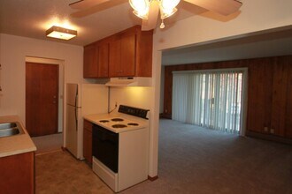 Chateau Royal Apartments in New Brighton, MN - Building Photo - Building Photo