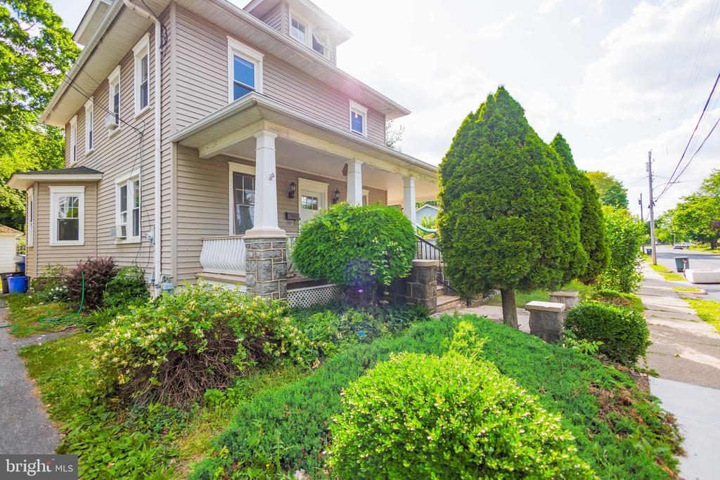 215 Laurel Ave in Glassboro, NJ - Building Photo