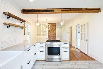 706 Bolling Ave in Charlottesville, VA - Building Photo - Building Photo