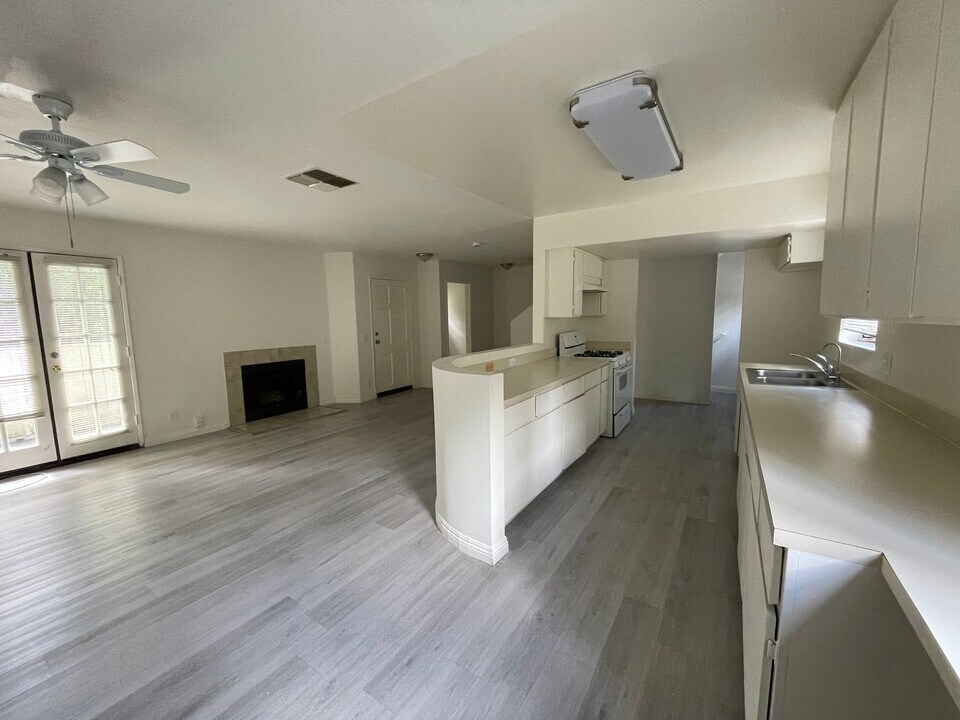 1589 N Hill Ave in Pasadena, CA - Building Photo