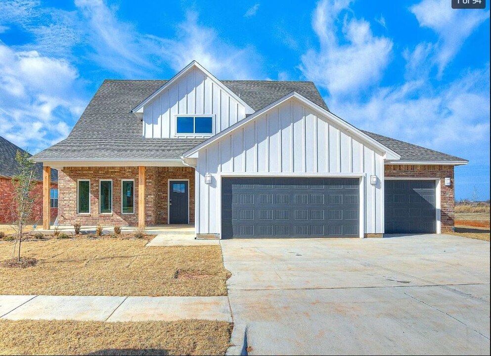 209 Carlow Wy in Yukon, OK - Building Photo