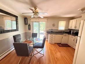 37 Lantern Park Dr in Naugatuck, CT - Building Photo - Building Photo