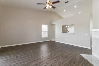 29505 Morningmist Dr in Zephyrhills, FL - Building Photo - Building Photo