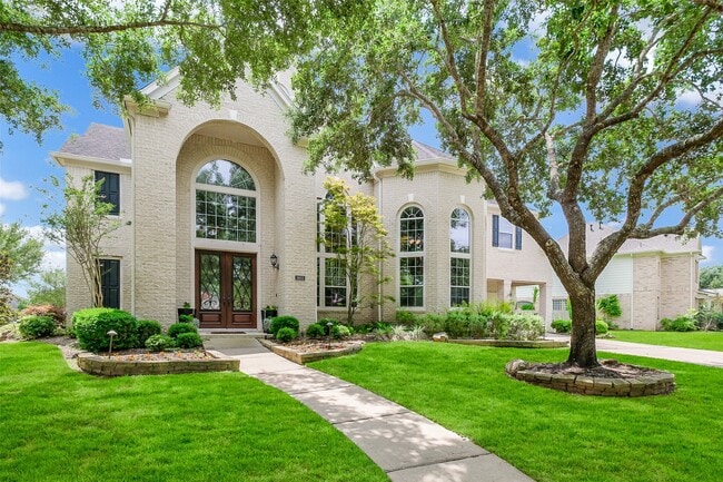 property at 2603 Little Lake Ct