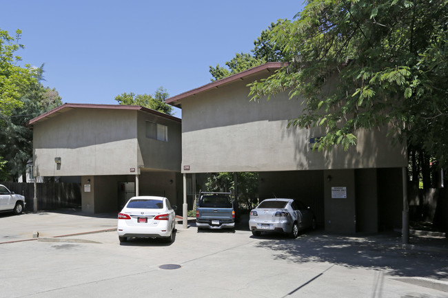 McKinnon Apartments in Sacramento, CA - Building Photo - Building Photo