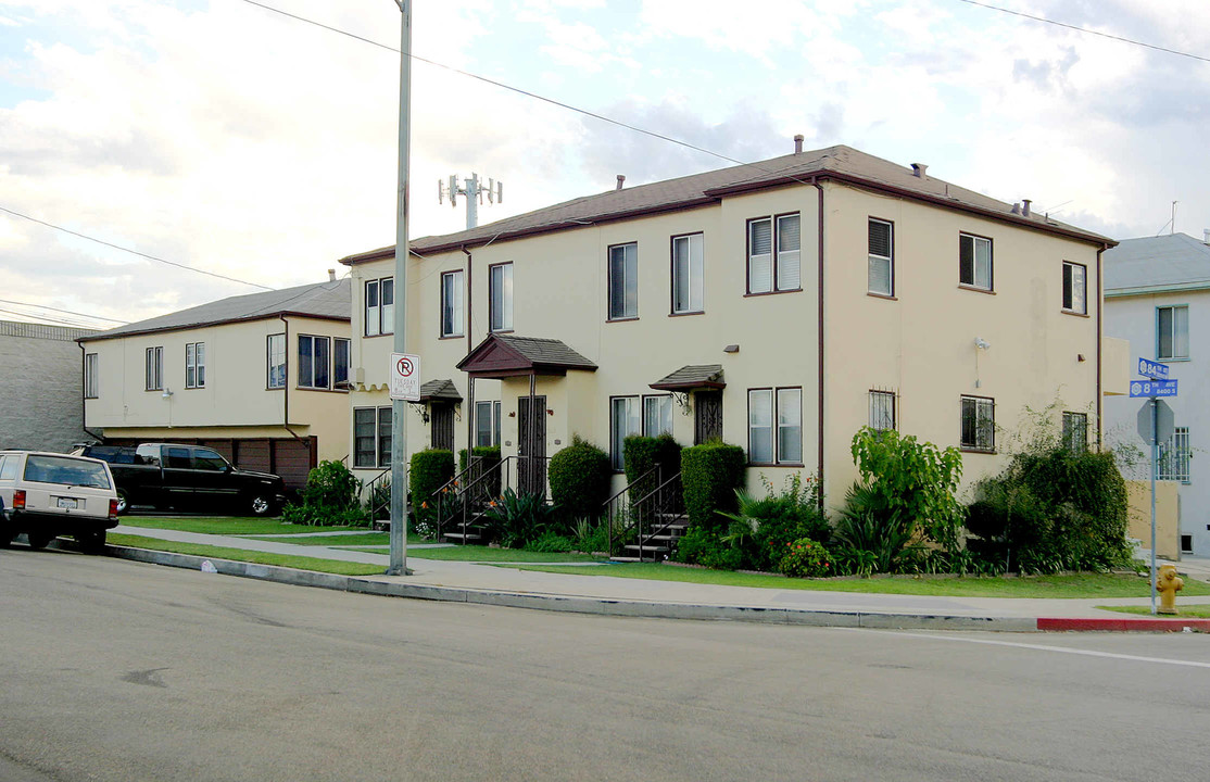 8401 S 8th Ave in Inglewood, CA - Building Photo