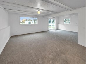 8232 Sumter Ave N in Minneapolis, MN - Building Photo - Building Photo