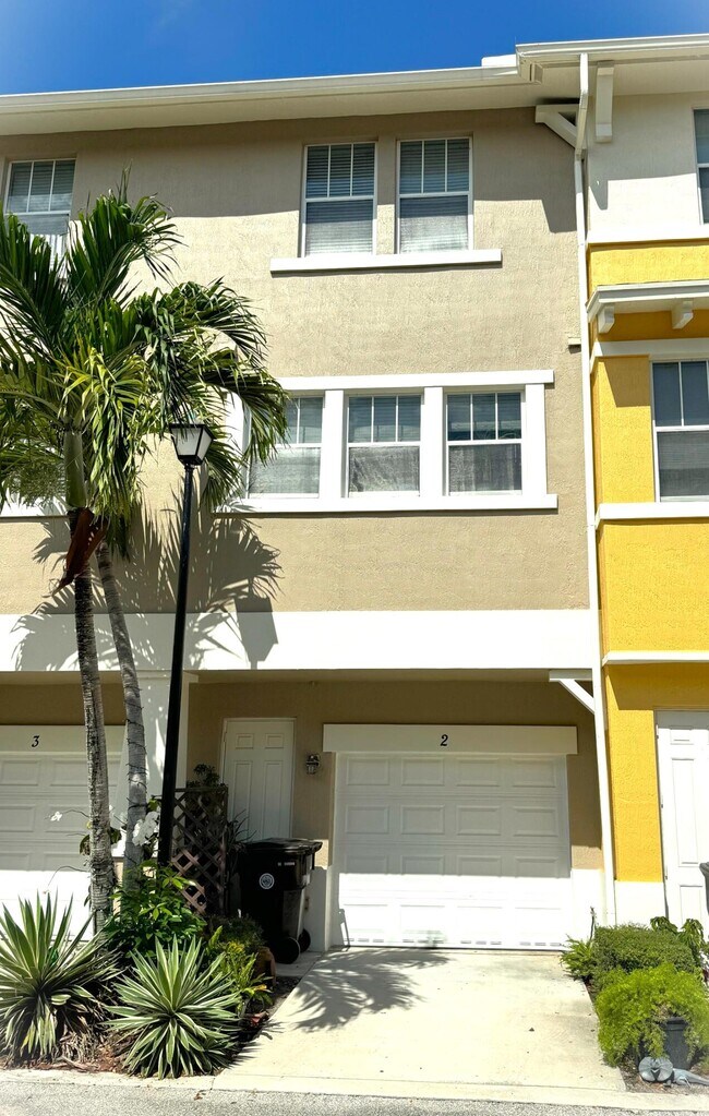 883 Millbrae Ct in West Palm Beach, FL - Foto de edificio - Building Photo