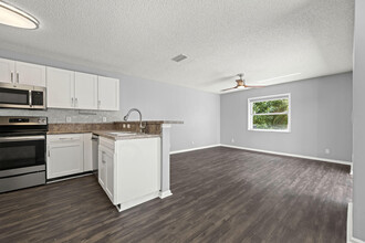 3464 Commodore Ct in West Palm Beach, FL - Building Photo - Building Photo