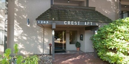 1285 Martin St in White Rock, BC - Building Photo - Building Photo