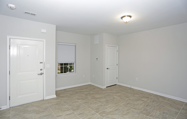 The Westminster in Elizabeth, NJ - Building Photo - Interior Photo