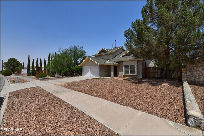 property at 695 Bluff Canyon Cir