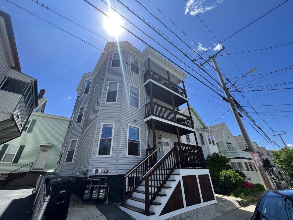 10 Jay St, Unit 2 in Somerville, MA - Building Photo