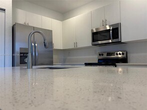 2661 SE 10th St in Homestead, FL - Building Photo - Building Photo