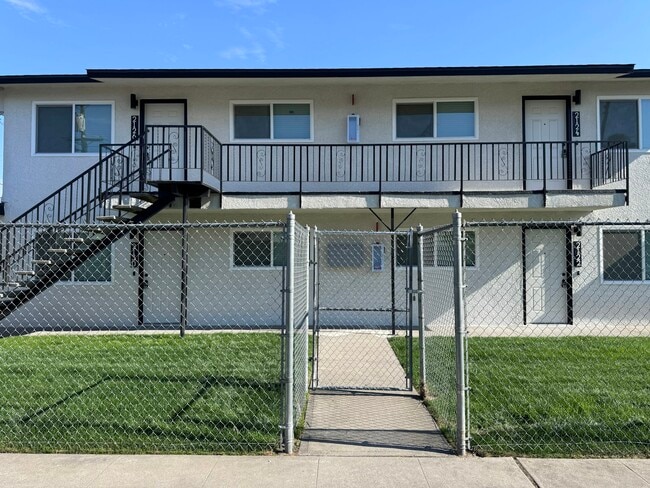 property at 2130 N Glenn Ave