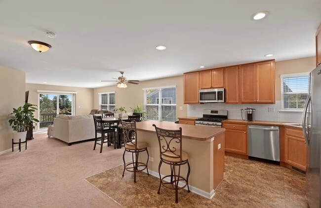 1247 Waverly Dr in Volo, IL - Foto de edificio - Building Photo