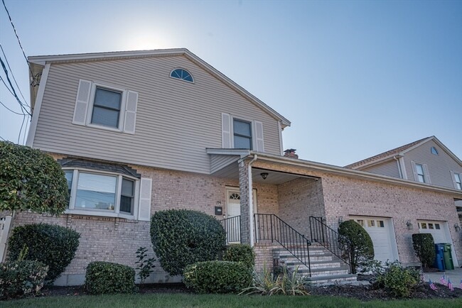 194 Linwood Ave in Newton, MA - Building Photo - Building Photo
