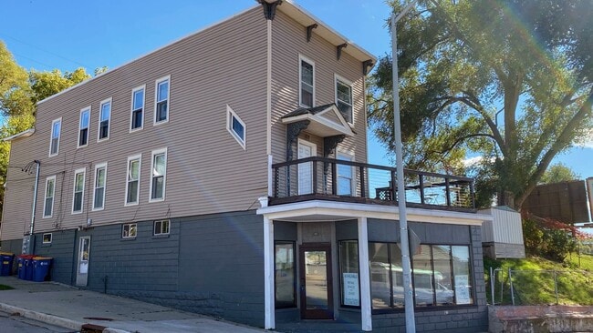 property at 1224 Plainfield Ave NE