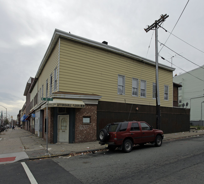 427-429 Avenue C in Bayonne, NJ - Building Photo - Building Photo