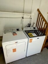 376 Caprino Way, Unit Home B in San Carlos, CA - Building Photo - Building Photo