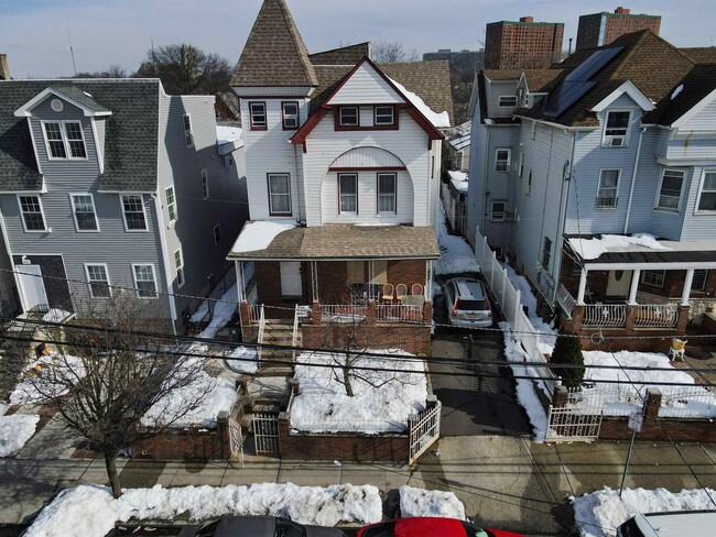 181-183-183 N 6th St