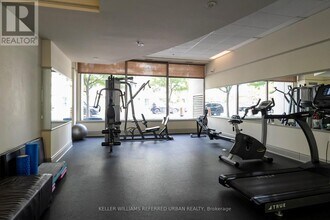 935 Sheppard Ave W in Toronto, ON - Building Photo - Building Photo