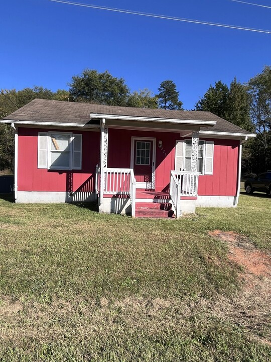 221 Allen Baynes Rd in Mebane, NC - Building Photo