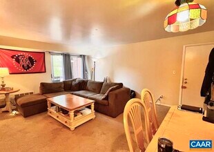 1215 Wertland St in Charlottesville, VA - Foto de edificio - Building Photo