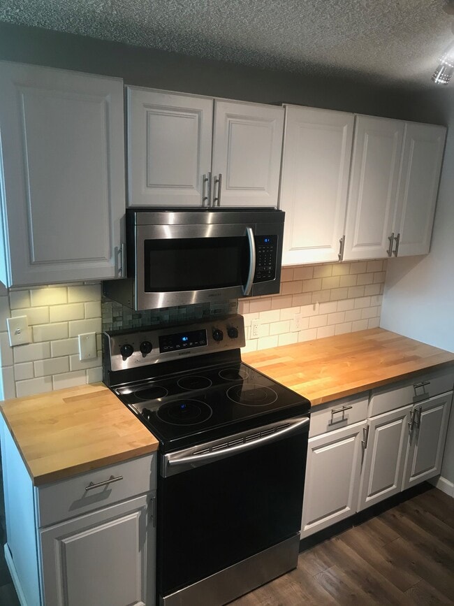property at 924 Shorewood Dr